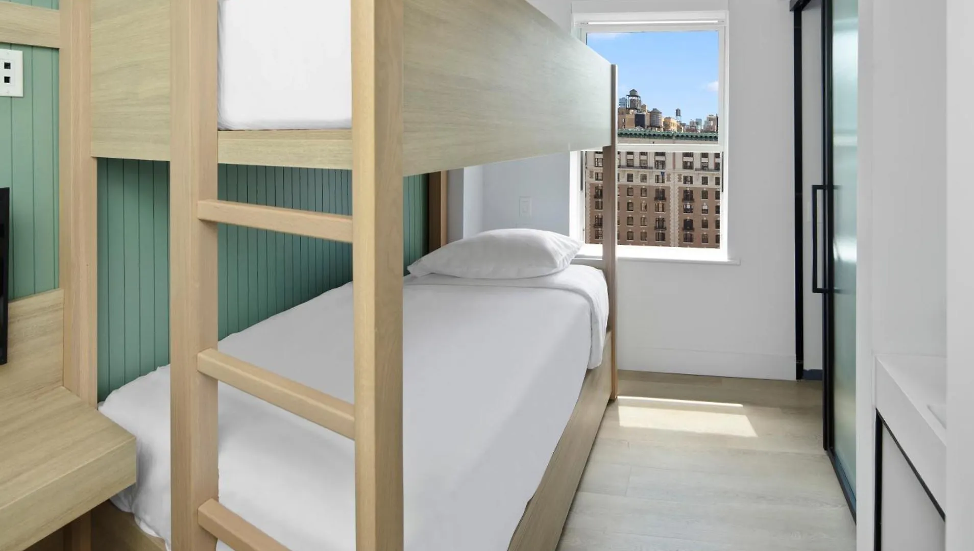 Riverside Tower Hotel New York 2*,
