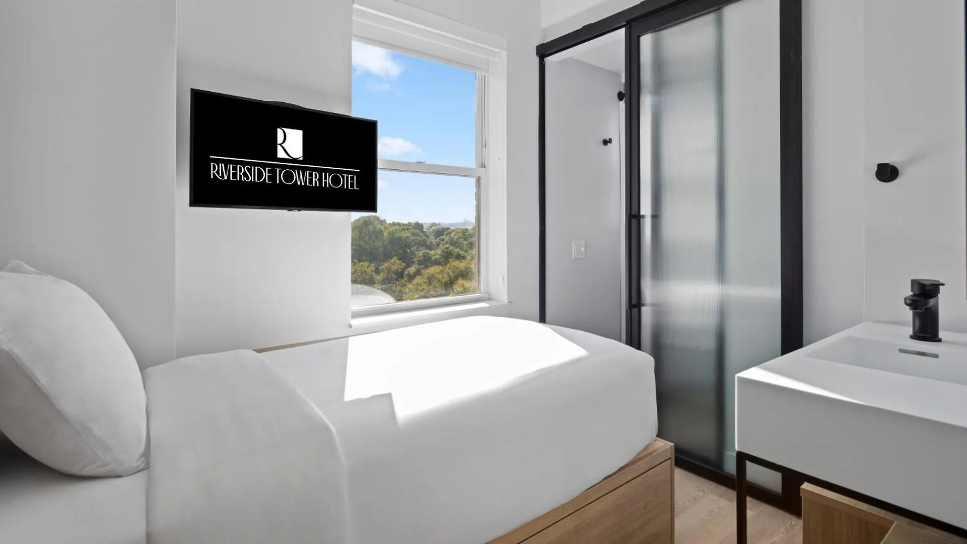 **  Riverside Tower Hotel New York USA